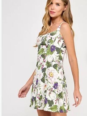 NWT‎ Seni & Cade Floral Scoop Neck Sleeveless Mini Dress Size Medium